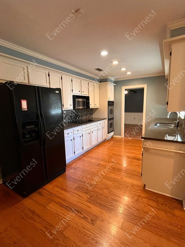 Building Photo - 1507 Northlake Cir
