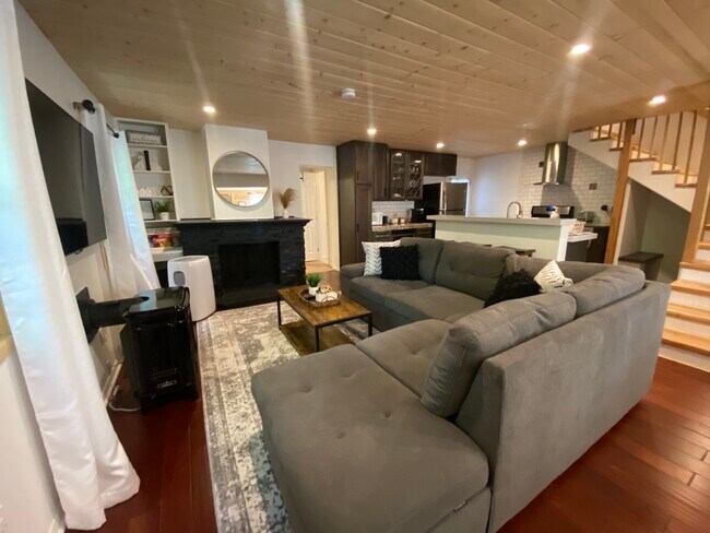 Foto del edificio - 593 Leafy Ln