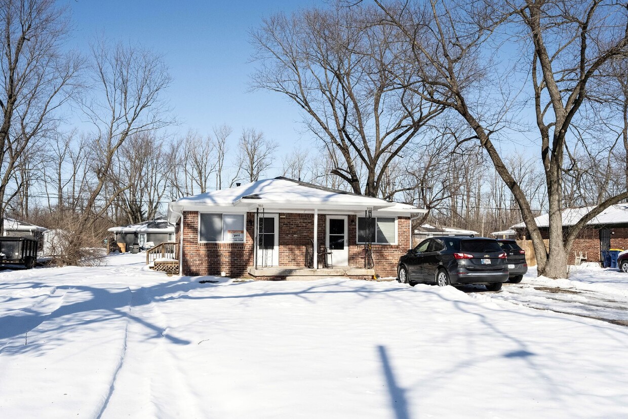 Primary Photo - "Charming 2-Bed Duplex Gem on E 43rd St – ...