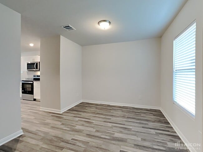 Building Photo - 10122 Cerritos dr