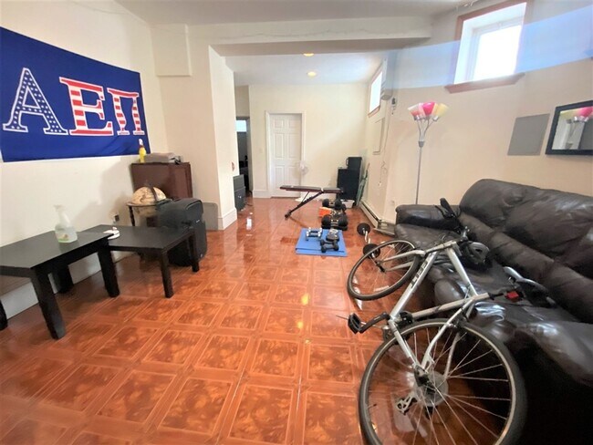 Foto del edificio - 75 Babcock St