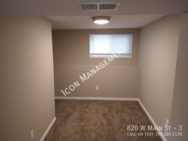 Foto del edificio - 820 W Main St