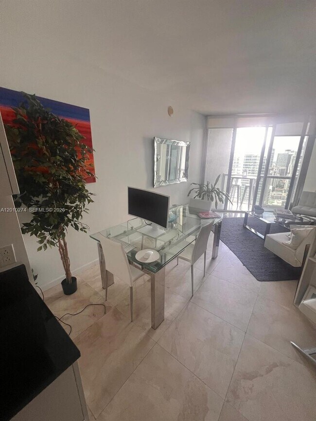 Foto del edificio - 475 Brickell Ave