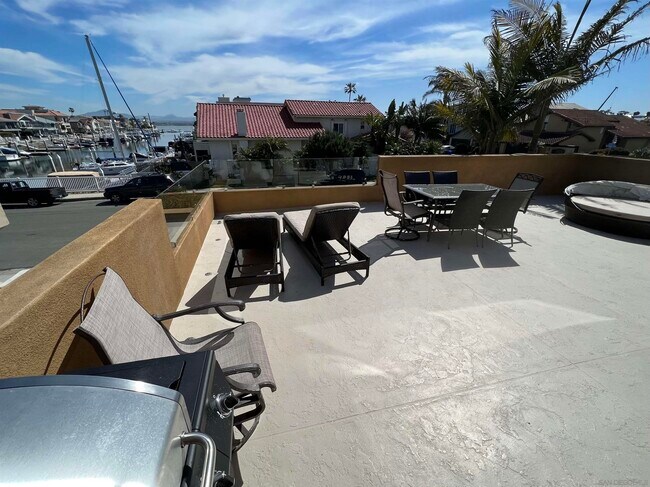 Building Photo - 42 Admiralty Cross