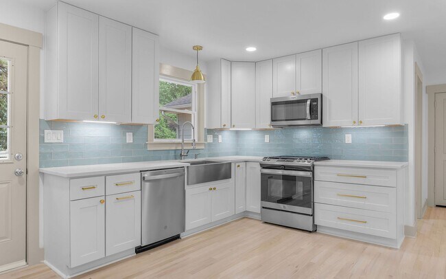 Foto del edificio - 4812 Bromfield Ave