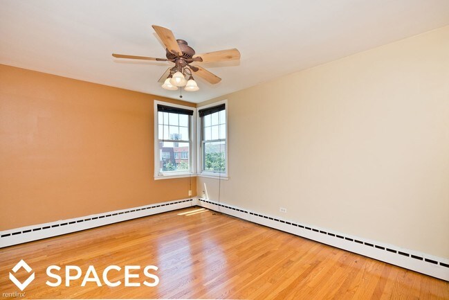 Building Photo - 2406 W Farragut Ave