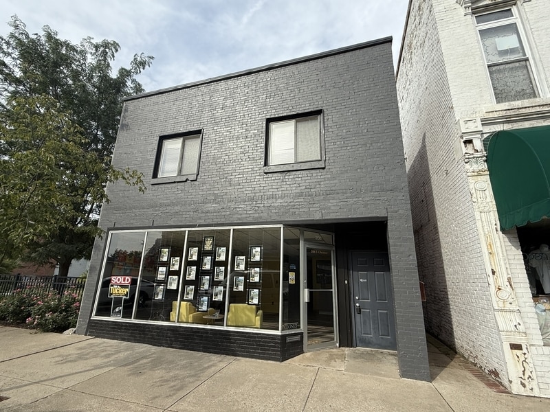 Primary Photo - 208 S Chestnut St
