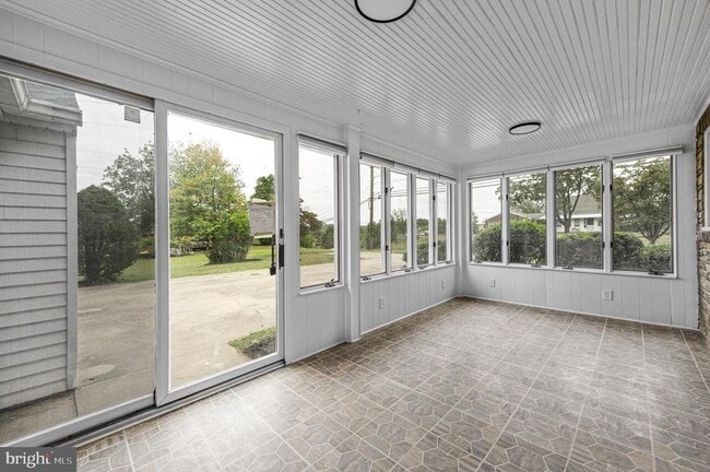 Building Photo - 219 S Pleasantview Rd