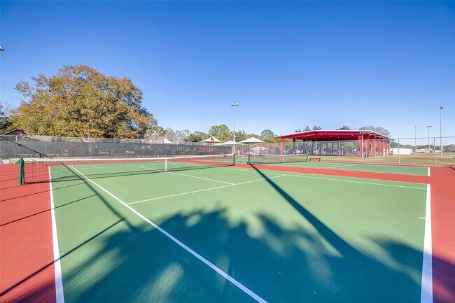 Foto del edificio - 6818 Yellow Jessamine Ln