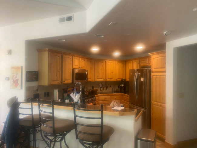 Building Photo - Foxpoint at Redstone  - SUMMER LEASE ONLY