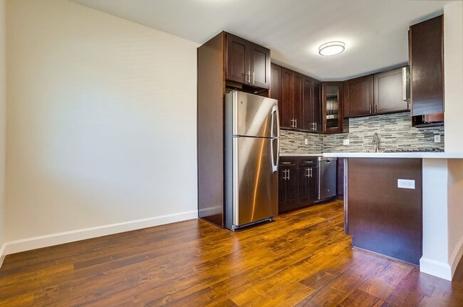 Foto del edificio - 633 W Hyde Park Blvd