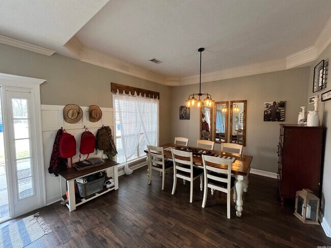 Building Photo - 44 Village Creek Dr