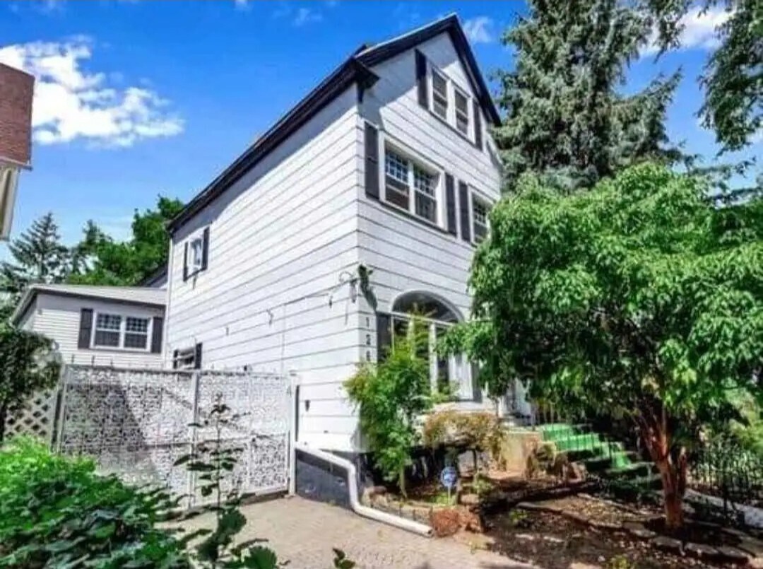 Foto principal - 128 Richmond Ave