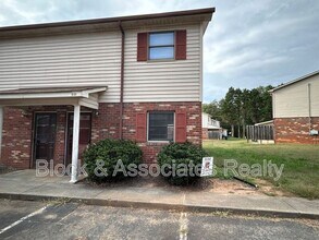 Building Photo - 601 Timberline Dr SE