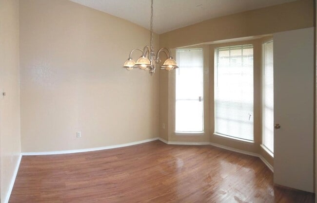 Foto del edificio - 1806 Bobby Lee Dr