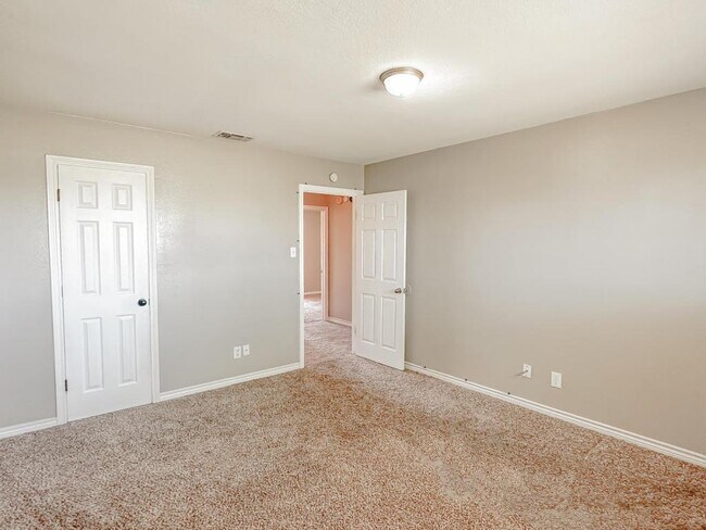 Foto del edificio - 3014 Eastland Ave