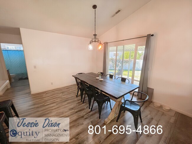 Building Photo - 1043 Sharp Mountain Dr