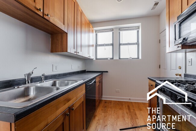 Building Photo - 2510 W Catalpa Ave