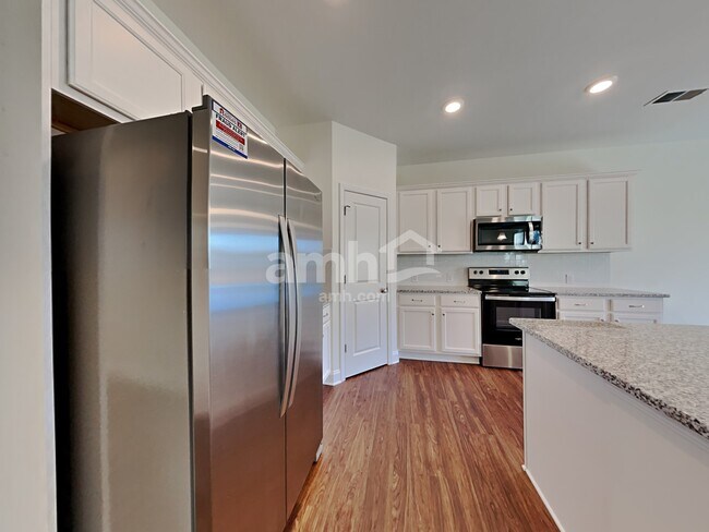 Foto del edificio - 114 Twin River Dr