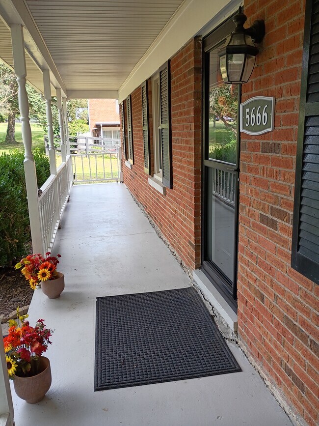 Foto del edificio - 5666 Winchester Rd