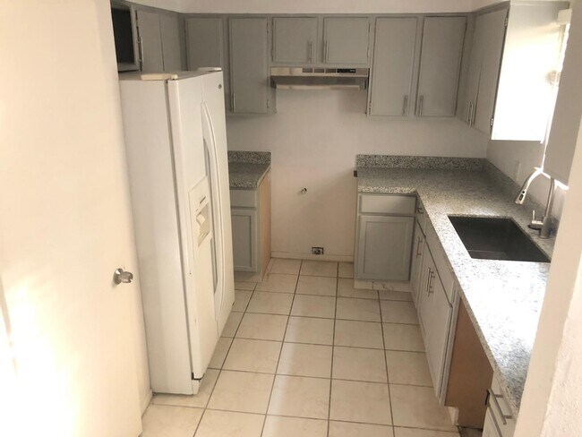 Building Photo - 5787 Easthampton Dr