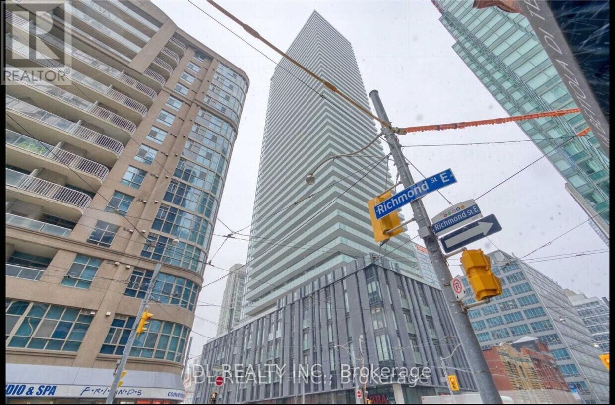 Photo principale - 25-1525 Richmond St E