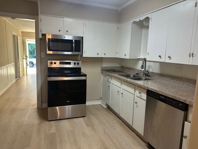 Foto del edificio - 324 Azalea St