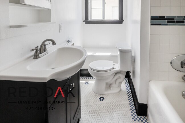 Building Photo - 2 Bedroom with Stainless Steel Appliances,...