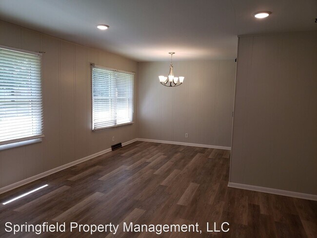 Foto del edificio - 4 br, 3 bath House - 645 W. Sylvania