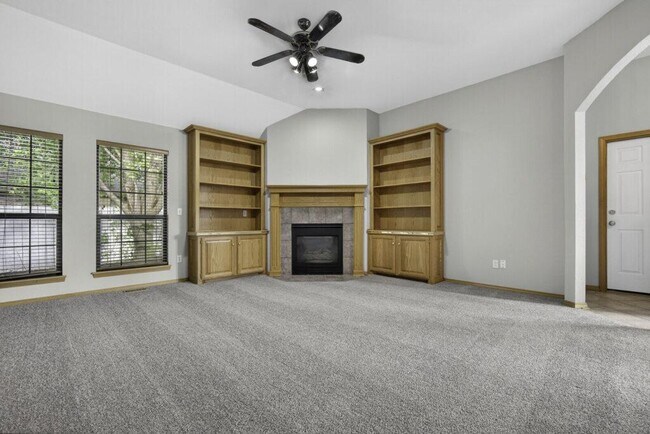 Foto del edificio - 11742 Hollyrock Dr