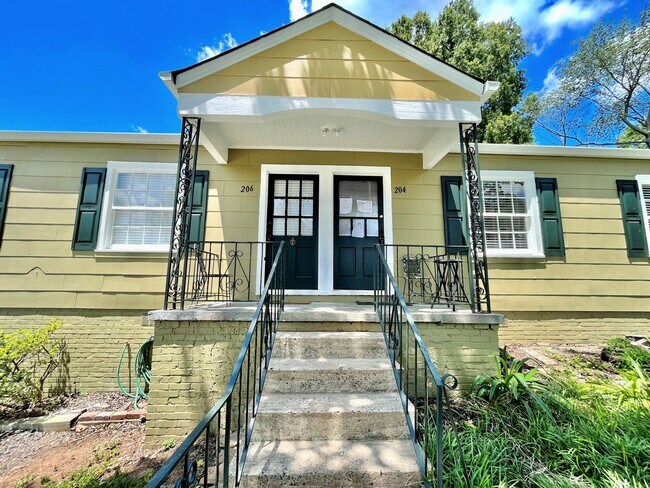 Building Photo - Lakewood Drive 204, 206