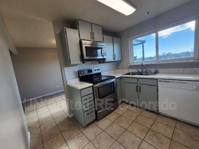 Building Photo - 986 Croke Dr