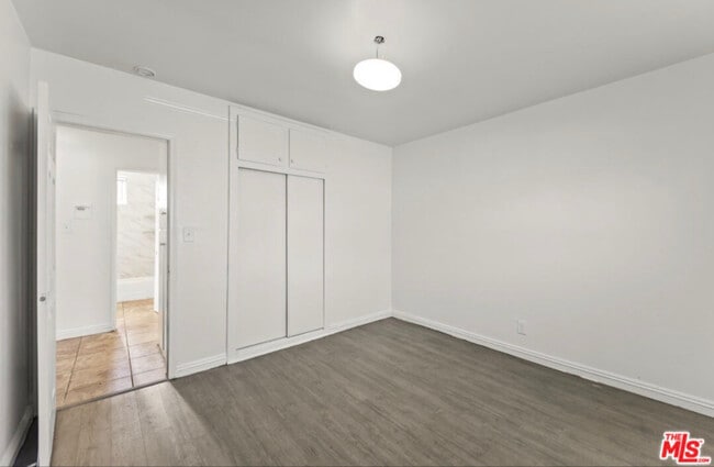 Building Photo - 1030 E 21st St