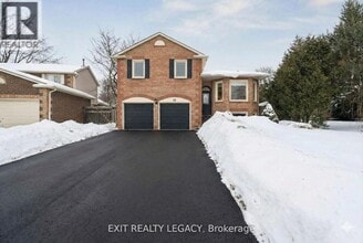 Building Photo - 10 Eves Ct