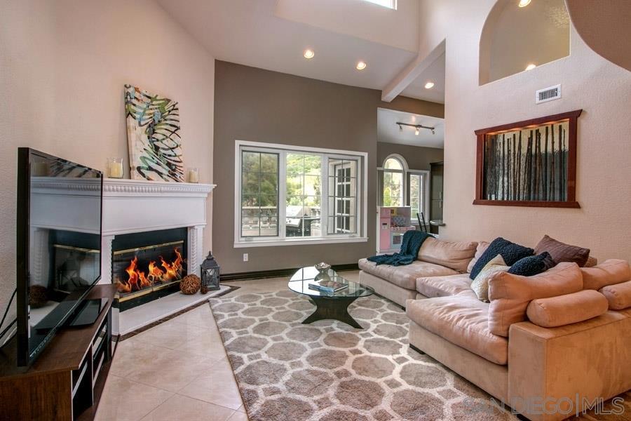 Foto principal - 2838 Torrey Pines Rd