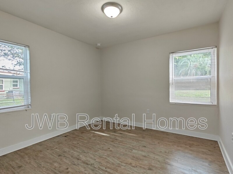 Building Photo - 1769 Stafford Rd