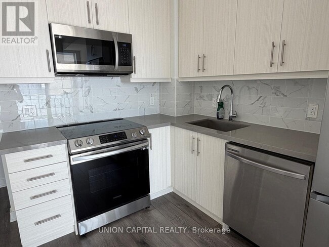 Building Photo - 105 Oneida Crescent