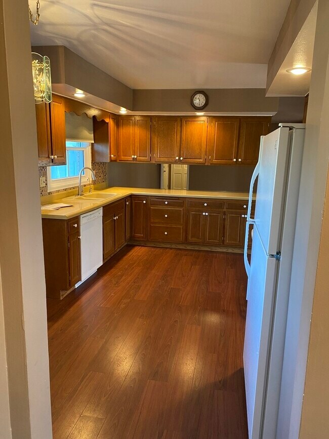 Foto del edificio - 8105 Cloverdale Ln