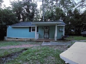 Building Photo - 932 Summit Ave