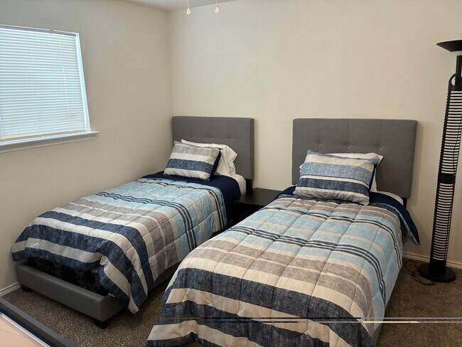 Foto del edificio - 509 Crowley Rd