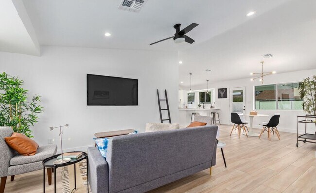 Foto del edificio - 3740 E Harmony Ave