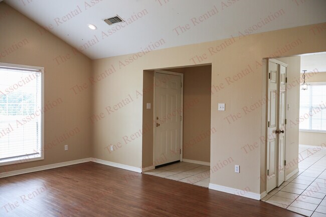 Foto del edificio - 629 S Barnett Springs St
