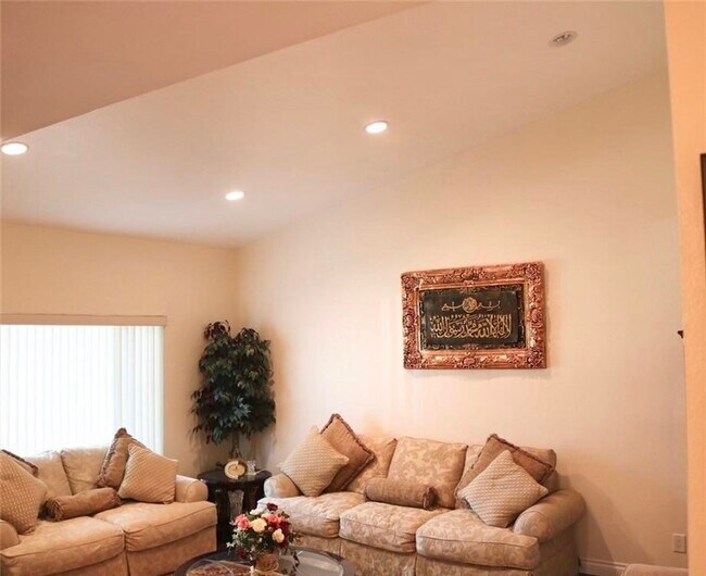 Foto del edificio - 10638 Balcom Ave