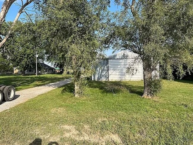 Building Photo - 3006 250 Ave