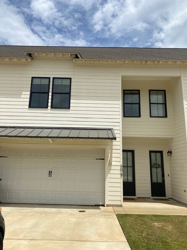 Foto principal - Owens Crossing Townhome