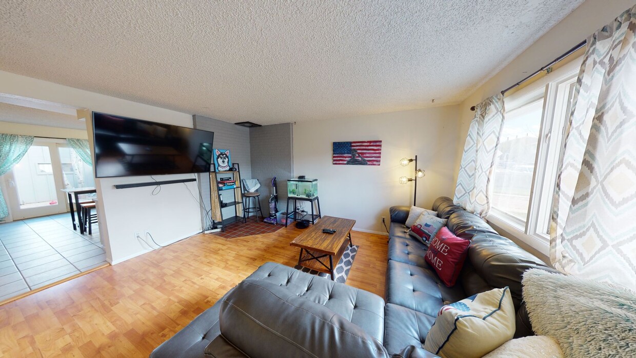 Primary Photo - Two bed, 1.5 bath townhome
