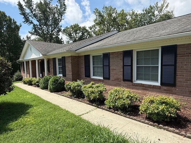 Foto del edificio - 3562 Durham St Ext