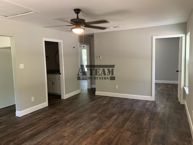 Foto del edificio - Remodeled 3 Bed 2 Bath Home!