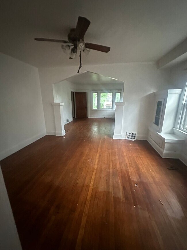 Foto del edificio - East Cleveland Upstairs