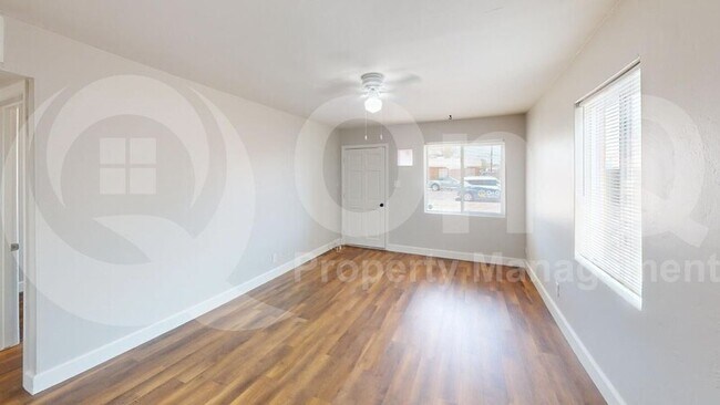 Foto del edificio - 2236 N 28th Pl
